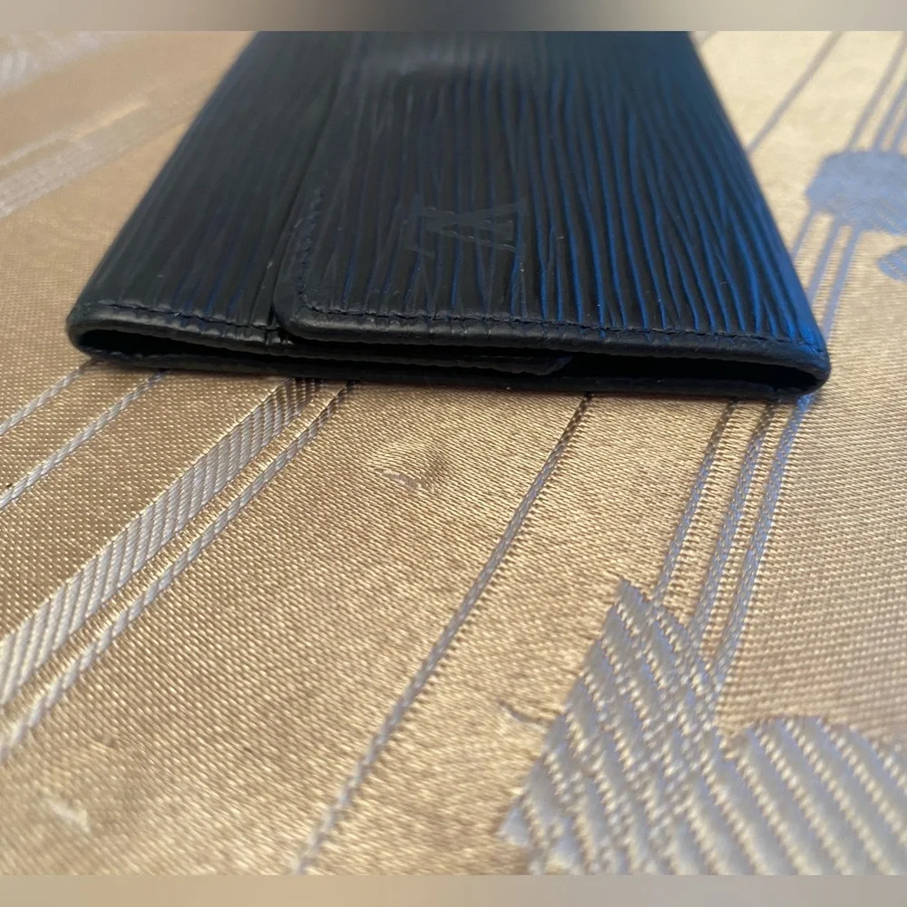 Louis Vuitton black epi leather key holder